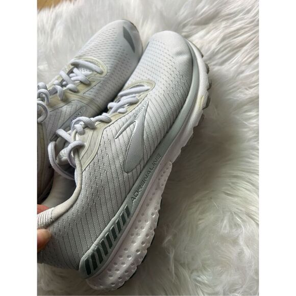 Brooks Women’s Adrenaline GTS 20 Running M Size 9.5 Cream or white color - Picture 4 of 6